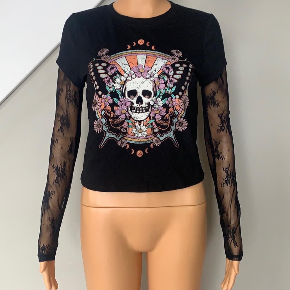Lace sleeve crop top